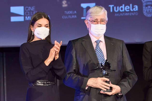 29-10-2021 Madrid Queen Letizia with Fernando Fernan-Gomez, son of late Spanish filmmaker Fernando Fernan Gomez, attend the 21st edition of the cinema festival, Opera prima city of Tudela, at the Moncayo cinema in Tudela. No Spain Â  Copyright: xPPEx