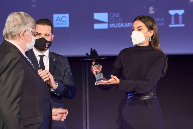 29-10-2021 Madrid Queen Letizia with Fernando Fernan-Gomez, son of late Spanish filmmaker Fernando Fernan Gomez, attend the 21st edition of the cinema festival, Opera prima city of Tudela, at the Moncayo cinema in Tudela. No Spain Â  Copyright: xPPEx