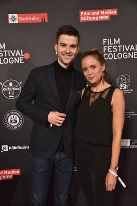 Die Schauspieler Patrick Moelleken und Katrin Wolter kommen zu Verleihung der Film Festival Cologne Awards