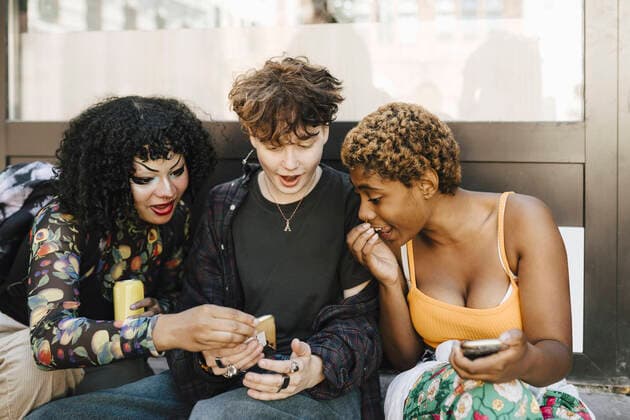 Teenage boy sharing smart phone with shocked friends Sweden, Malmo, model released Copyright: xMaskotx , MA89731