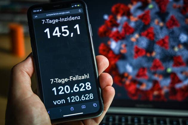Coronavirus in Deutschland - Covid-19-Dashboard des Robert Koch-Institut 30.10.2021: Robert Koch-Institut: 7-Tage-Inzidenz 145,1. 7-Tage-Fallzahl 120.628. COVID-19-Fälle 4.580.663. Zugang um 21.543 gegenüber dem Vortag. COVID-19-Todesfälle 95.696. Zugang um 90 gegenüber dem Vortag.