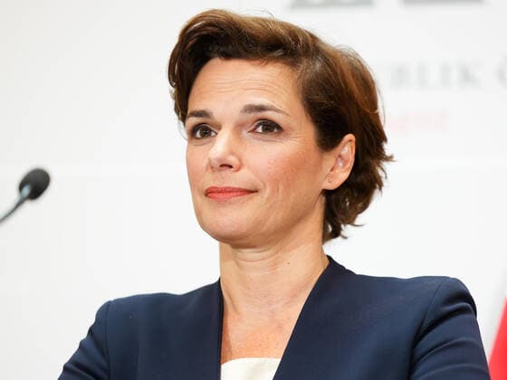 20211030 Campaign 80 percent - Rendi-Wagner launches initiative on vaccination with doctors VIENNA, AUSTRIA - OCTOBER 30: Federal Party Chairwoman and Club Chief in the National Council Pamela Rendi-Wagner (SPOe) at Campaign - 80 percent - Rendi-Wagner launches initiative on vaccination with doctors at Palais Epstein on October 30, 2021 in Vienna, Austria. 211030_SEPA_10_033 Copyright: xMichaelxIndrax SEPAxMedia