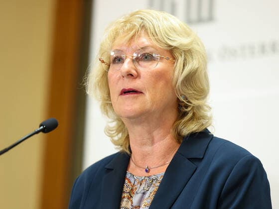 20211030 Campaign 80 percent - Rendi-Wagner launches initiative on vaccination with doctors VIENNA, AUSTRIA - OCTOBER 30: Virologist Heidemarie Holzmann at Campaign - 80 percent - Rendi-Wagner launches initiative on vaccination with doctors at Palais Epstein on October 30, 2021 in Vienna, Austria. 211030_SEPA_10_040 Copyright: xMichaelxIndrax SEPAxMedia