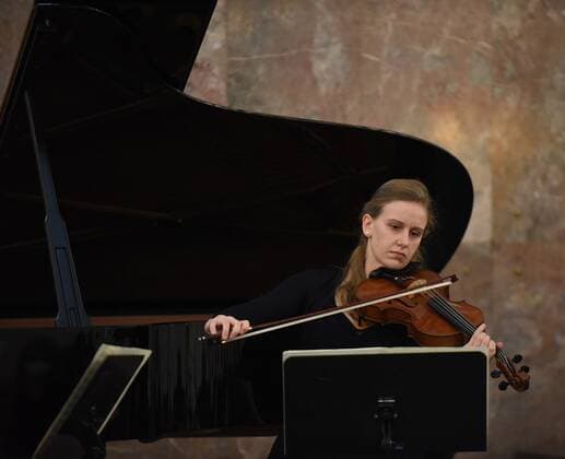 30.10.2021 Frankfurt am Main Paulskirche Feierliche Verleihung Binding-Kulturpreis 2020 und 2021 für die Junge Deutsche Philharmonie und den Verein ID Mitglieder der Jungen Deutsche Philharmonie spielen Stücke von Brahms emspor, DFL regulations prohibit any use of photographs as image sequences and or quasi-video