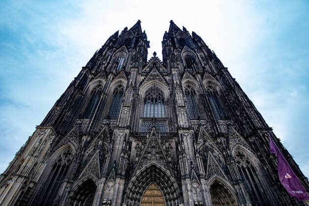 Die Frontseite vom Kölner Dom Die Frontseite vom Kölner Dom, Köln am 30.10.2021 Köln Innenstadt Nordrhein-Westfalen Deutschland *** The front of the Cologne Cathedral The front of the Cologne Cathedral, Cologne on 30 10 2021 Cologne city center North Rhine Westphalia Germany