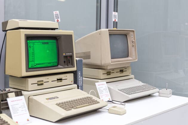 MOSCOW, RUSSIA - JUNE 11, 2018: Old original Apple Mac computer in museum in Moscow Russia MOSCOW, RUSSIA - JUNE 11, 2018: Old original Apple Mac computer in Apple museum in Moscow Russia Copyright: xx 39086014