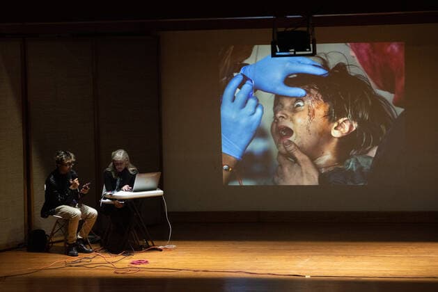 October 31, 2021: Carol Guzy, war photographer, during her presentation From wars to Gardens of wonders: diary of pandemics at the international photography festival Mirar distinto , in Xalapa, Mexico - ZUMAqp1_ 20211031_zip_qp1_004 Copyright: xHectorxAdolfoxQuintanarxPerezx