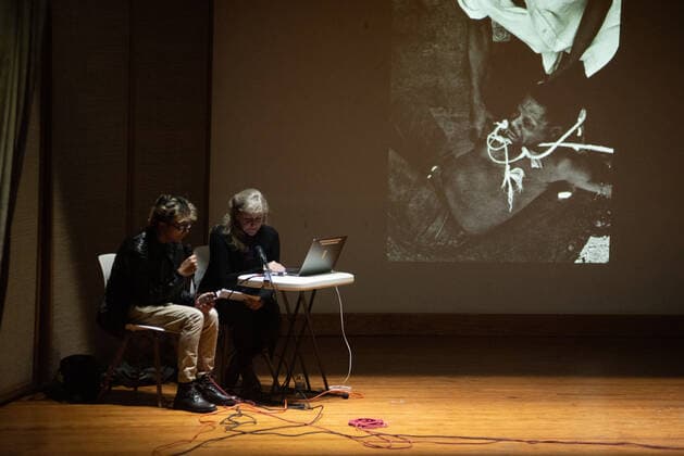 October 31, 2021: Carol Guzy, war photographer, during her presentation From wars to Gardens of wonders: diary of pandemics at the international photography festival Mirar distinto , in Xalapa, Mexico - ZUMAqp1_ 20211031_zip_qp1_009 Copyright: xHectorxAdolfoxQuintanarxPerezx