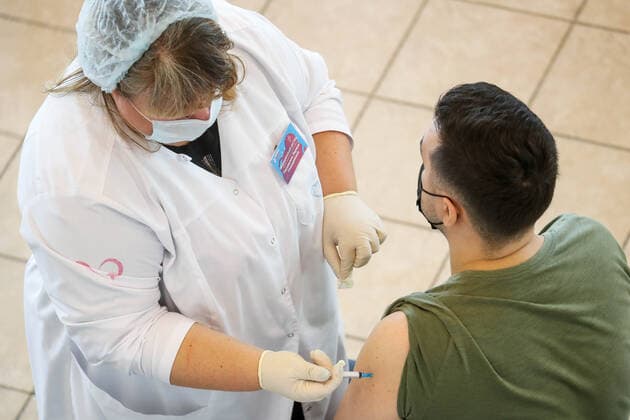 MOSCOW, RUSSIA â€“ NOVEMBER 1, 2021: A COVID-19 mobile vaccination site at the GUM department store. From October 28 to November 7, the Moscow authorities have introduced paid non-working days to limit the spread of the novel coronavirus disease (COVID-19). Shopping malls, entertainment establishments, fitness centres and non-essential retail stores will suspend their operation and cafes and restaurants will only provide takeaway and food delivery services during this time. Sergei Fadeichev TASS  TS116701