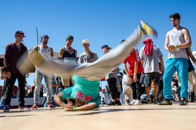 IMAGO Creative: Lokalhelden - Kunst und Kultur VIGO, SPAIN - AUGUST 10: B-Boying crews warmup at the O Marisquino XIII on august 10, 2013 in Vigo, Spain. Copyright: xx 9470818