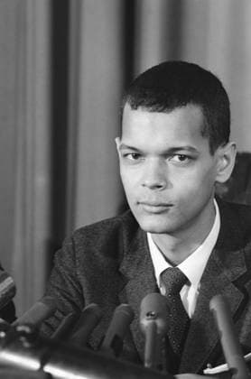 IMAGO History, U.S. Bürgerrechtsbewegung: 1954-1968 Julian Bond (1940-2015), American Social Activist, leader of U.S. Civil Rights Movement, Educator and Politician, head and shoulders Portrait as member of Georgia House of Representatives, Warren K. Leffler, US News & World Report Magazine Collection, 1966  Copyright: xCircaxImagesx ghi-circa10291