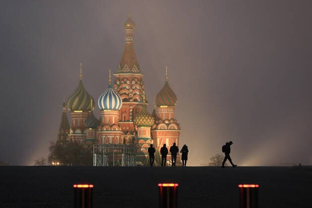 News Bilder des Tages MOSCOW, RUSSIA - NOVEMBER 3, 2021: A view of St Basilâ€™s Cathedral and Leninâ€™s Mausoleum in Red Square. Due to a surge in COVID-19 cases, the Moscow authorities declared non-working days with pay from October 28 to November 7. Vladimir Smirnov TASS  TS116A0D