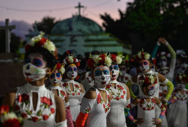 Day Of The Dead In Playa Del Carmen Members of a local folk group prepares for the performance on the Day of the Dead (in Spanish: Dia de Muertos) in the municipal cemetery of Playa del Carmen. All Saints Day in Mexico coincides with the first day of the Day of the Dead (Dia de Muertos) celebration. It commemorates children who have died (Dia de los Inocentes) and the second day celebrates all deceased adults. In 2008, the tradition was inscribed in the Representative List of the Intangible Cultural Heritage of Humanity by UNESCO. On Tuesday, 2 November 2021, in Playa Del Carmen, Quintana Roo, Mexico. Playa Del Carmen Mexico  Copyright: xArturxWidakx widak-dayofthe211102_npYkS