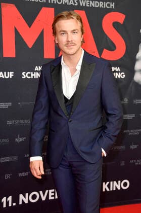 Albrecht Schuch bei der Premiere des Kinofilms Lieber Thomas im Kino International. Berlin, 03.11.2021