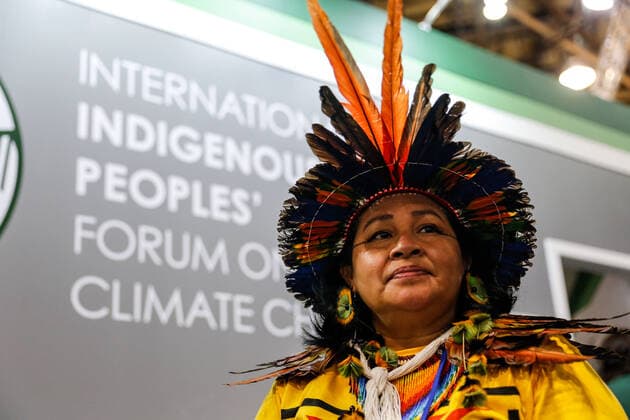 Day 5 Of COP26 UN Climate Conference In Glasgow Indigenous observer from Brasil during the fifth day of the COP26 UN Climate Change Conference, held by UNFCCC inside the COP26 venue - Scottish Event Campus in Glasgow, Scotland on November 4, 2021. COP26, running from October 31 to November 12 in Glasgow, will be the most significant climate conference since the 2015 Paris summit as the nations are expected to set new greenhouse gas emission targets in order to slow the global warming, as well as firming up other key commitments. Glasgow Scotland United Kingdom  Copyright: xDominikaxZarzyckax zarzycka-day5ofco211104_npNqa