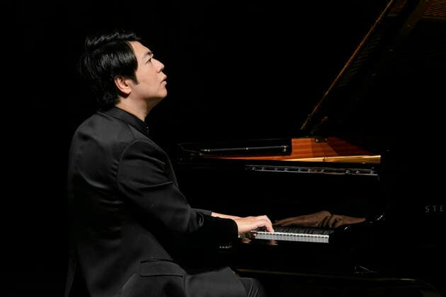 Der chinesische Pianist Lang Lang (geb. 12.Juni 1982) während seines Konzertes im Kulturpalast Dresden, mit dem Programm: Arabeske C-Dur op. 18 von Robert Schumann und Goldberg-Variationen von Johann Sebastian Bach.