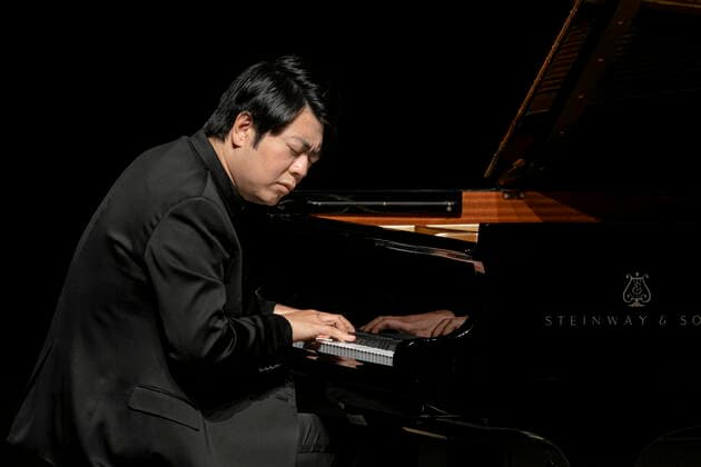 Der chinesische Pianist Lang Lang (geb. 12.Juni 1982) während seines Konzertes im Kulturpalast Dresden, mit dem Programm: Arabeske C-Dur op. 18 von Robert Schumann und Goldberg-Variationen von Johann Sebastian Bach.