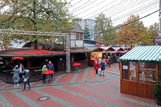 Kleinere Weihnachtsmärkte Weihnachtsmarkt in den Vororten der Großstadt Essen mit der 3G-Regelung Essen Nordrhein-Westfalen Deutschland Steele