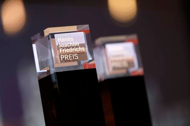 Entertainment Bilder des Tages Der Preis bei der Verleihung des Hanns-Joachim-Friedrichs-Preises 2021 im WDR Funkhaus. Köln, 04.11.2021