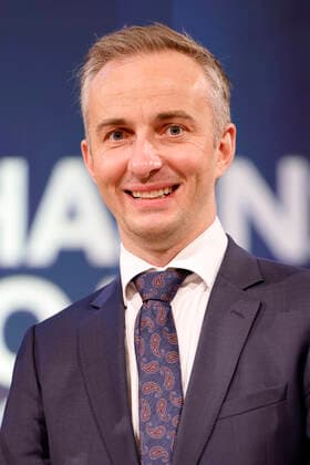 Jan Böhmermann bei der Verleihung des Hanns-Joachim-Friedrichs-Preises 2021 im WDR Funkhaus. Köln, 04.11.2021