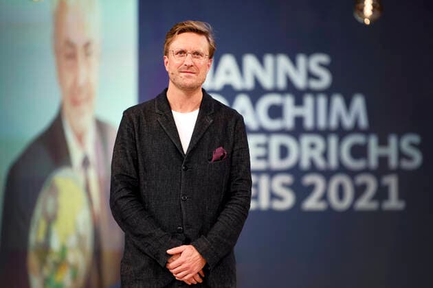 Carl Gierstorfer bei der Verleihung des Hanns-Joachim-Friedrichs-Preises 2021 im WDR Funkhaus. Köln, 04.11.2021