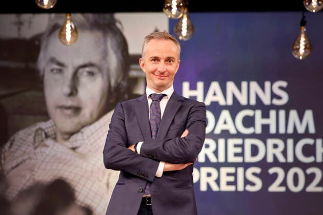 Jan Böhmermann bei der Verleihung des Hanns-Joachim-Friedrichs-Preises 2021 im WDR Funkhaus. Köln, 04.11.2021