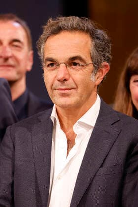 Navid Kermani bei der Verleihung des Hanns-Joachim-Friedrichs-Preises 2021 im WDR Funkhaus. Köln, 04.11.2021