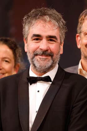 Deniz Yücel bei der Verleihung des Hanns-Joachim-Friedrichs-Preises 2021 im WDR Funkhaus. Köln, 04.11.2021
