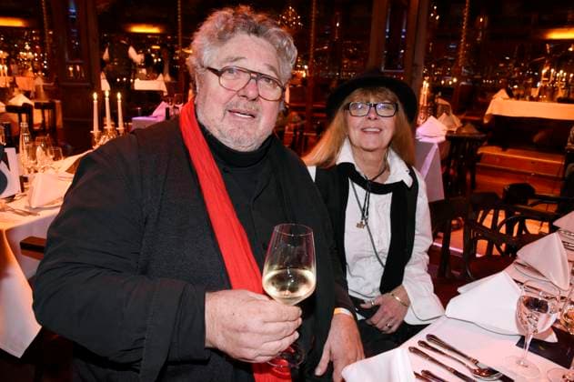 Michael Schanze mit Lebensgefährtin Uschi Köhl bei der VIP-Premiere der neuen Show in Schuhbecks teatro. München, 04.11.2021 *** Michael Schanze with his partner Uschi Köhl at the VIP premiere of the new show in Schuhbecks teatro Munich, 04 11 2021 Foto:xS.xAdamx xFuturexImage