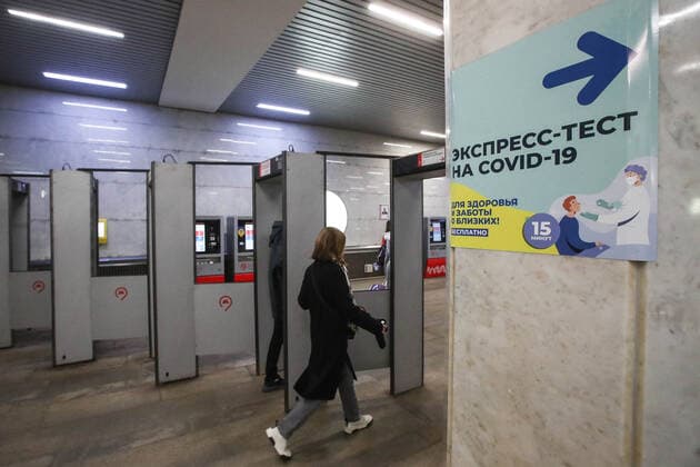 MOSCOW, RUSSIA - NOVEMBER 6, 2021: A sign showing the direction to a rapid COVID-19 testing site is pictured at Turgenevskaya Station of the Moscow Underground. Sergei Karpukhin TASS  TS116E89