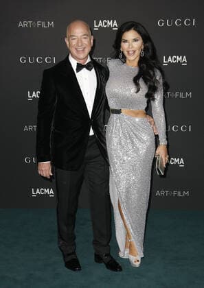 Bilder des Jahres 2021, Entertainment 11 November Entertainment Themen der Woche KW44 Entertainment Bilder des Tages November 6, 2021, Los Angeles, CA, USA: LOS ANGELES, CALIFORNIA - NOVEMBER 06: Jeff Bezos and girlfriend Lauren Sanchez attend the 10th Annual LACMA ART+FILM GALA presented by Gucci at Los Angeles County Museum of Art on November 06, 2021 in Los Angeles, California. Los Angeles USA - ZUMAs181 20211106_zea_s181_193 Copyright: xImagespacex