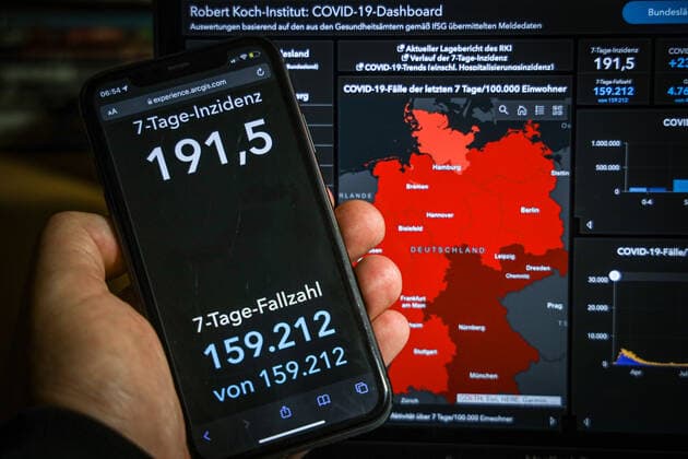 Coronavirus in Deutschland - Covid-19-Dashboard des Robert Koch-Institut 07.11.2021: Robert Koch-Institut: 7-Tage-Inzidenz 191,5. 7-Tage-Fallzahl 159.212. COVID-19-Fälle 4.767.033. Zugang um 23.543 gegenüber dem Vortag. COVID-19-Todesfälle 96.525. Zugang um 37 gegenüber dem Vortag.