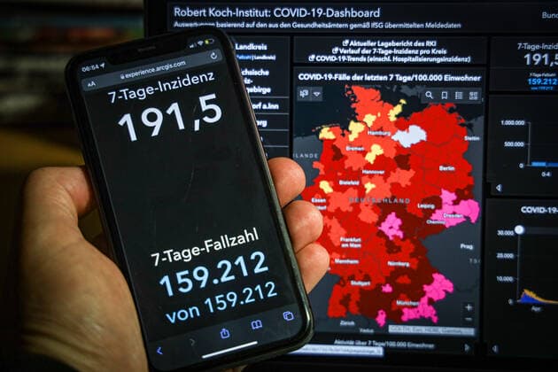 Coronavirus in Deutschland - Covid-19-Dashboard des Robert Koch-Institut 07.11.2021: Robert Koch-Institut: 7-Tage-Inzidenz 191,5. 7-Tage-Fallzahl 159.212. COVID-19-Fälle 4.767.033. Zugang um 23.543 gegenüber dem Vortag. COVID-19-Todesfälle 96.525. Zugang um 37 gegenüber dem Vortag.