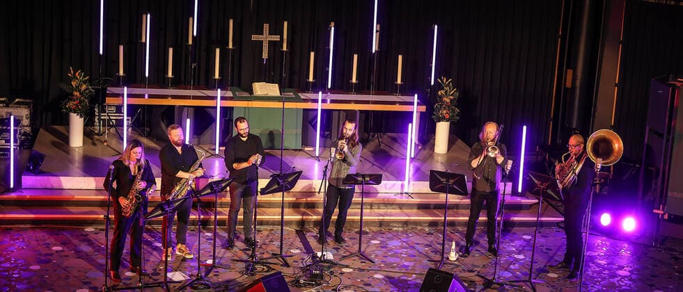 Konzert von Maria Faust @ Kaiser-Wilhelm-Gedächtnis-Kirche , Jazzfest Berlin Maria Faust™s Sacrum Facere, Maria Faust Altsaxofon Emanuele Maniscalco Orgel Ned Ferm Saxofon Francesco Bigoni Klarinette Tobias Wiklund Trompete Mads Hyhne Posaune Jonatan Ahlborn Tuba