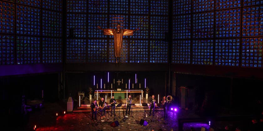 Konzert von Maria Faust @ Kaiser-Wilhelm-Gedächtnis-Kirche , Jazzfest Berlin Maria Faust™s Sacrum Facere, Maria Faust Altsaxofon Emanuele Maniscalco Orgel Ned Ferm Saxofon Francesco Bigoni Klarinette Tobias Wiklund Trompete Mads Hyhne Posaune Jonatan Ahlborn Tuba
