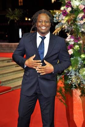 Deutscher Sportpresseball 2021. Mola Adebisi anläßlich des Deutschen Sportpresseballs am 06.11.2021 in der Alten Oper Frankfurt Main. 20211106MWI2399 *** German Sports Press Ball 2021 Mola Adebisi on the occasion of the German Sports Press Ball on 06 11 2021 at the Alte Oper Frankfurt Main 20211106MWI2399