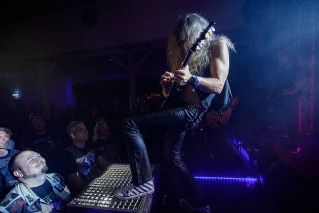 Hademarschen, Deutschland 05. November 2021: Grave Digger - Hademascher Hof - 05.11.2021 Aufnahme des Livekonzerts mit Publikum für ein Liverecording zur späteren Veröffentlichung war ein voller Erfolg. Selbst aus Schweden fanden sich Fans von Grave Digger in Schleswig-Holstein ein.. Foto Axel Ritt Hademascher Hof Schleswig Holstein Copyright: xFotostandx xJacobsx