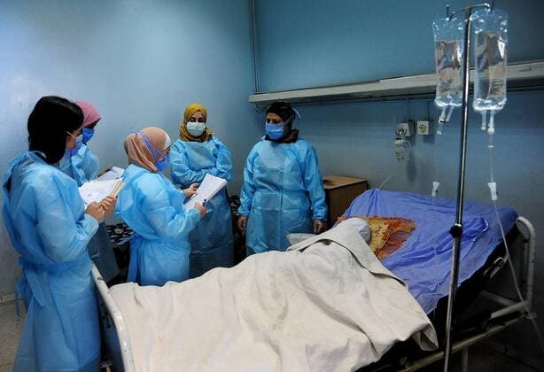 (211107) -- DAMASCUS, Nov. 7, 2021 -- Medical workers treat COVID-19 patients at a hospital in Damascus, Syria, on Nov. 7, 2021. (Photo by Xinhua) SYRIA-DAMASCUS-COVID-19-HOSPITAL AmmarxSafarjalani 