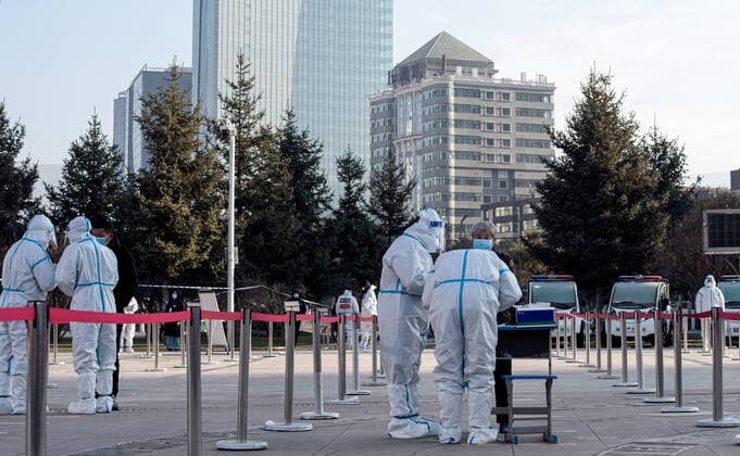 (211108) -- XINING, Nov. 8, 2021 -- Medical workers work at a testing site in Xining, northwest China s Qinghai Province, Nov. 8, 2021. Xining started its second round of mass nucleic acid testing at 9 a.m. on Monday. As of Nov. 7, Xining finished the first round of testing, and all swab samples from 1,448,000 citizens came back negative. ) CHINA-QINGHAI-XINING-COVID-19-NUCLEIC ACID-TEST (CN) WuxGang 