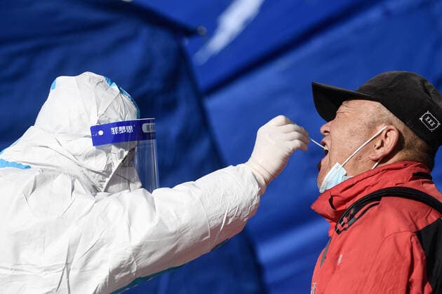 (211108) -- XINING, Nov. 8, 2021 -- A medical worker takes a swab sample from a citizen for nucleic acid test at a testing site in Chengxi District of Xining, northwest China s Qinghai Province, Nov. 8, 2021. Xining started its second round of mass nucleic acid testing at 9 a.m. on Monday. As of Nov. 7, Xining finished the first round of testing, and all swab samples from 1,448,000 citizens came back negative. ) CHINA-QINGHAI-XINING-COVID-19-NUCLEIC ACID-TEST (CN) ZhangxLong 