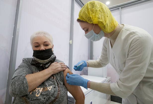 ST PETERSBURG, RUSSIA - NOVEMBER 8, 2021: A medical worker gives an injection to a patient at a COVID-19 vaccination site at the Zanevsky Kaskad shopping mall. Alexander Demianchuk TASS  TS117139