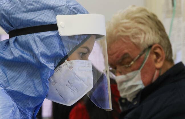 BALASHIKHA, MOSCOW REGION, RUSSIA - NOVEMBER 3, 2021: A medical worker treats a patient at a COVID-19 facility at Balashikha s maternity hospital. Sergei Karpukhin TASS  TS11727D