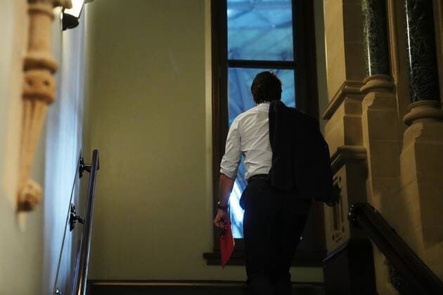 November 8, 2021, Ottawa, ON, Canada: Prime Minister Justin Trudeau leaves a Liberal caucus meeting in Ottawa on Monday, Nov. 8, 2021. Ottawa Canada  - ZUMAc35_ 20211108_zaf_c35_097 Copyright: xSeanxKilpatrickx