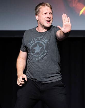 Oliver Pocher - gefährlich ehrlich Unterhaltung: Oliver Pocher - gefährlich ehrlich am 07.10.2021 in Solingen (Nordrhein-Westfalen). Oliver Pocher steht im Cobra in Solingen auf der Bühne Solingen Cobra Nordrhein-Westfalen Deutschland *** Oliver Pocher dangerously honest entertainment Oliver Pocher dangerously honest on 07 10 2021 in Solingen North Rhine Westphalia Oliver Pocher is on stage at the Cobra in Solingen Solingen Cobra North Rhine Westphalia Germany Copyright: xMarcoxSteinbrenner Kirchner-Mediax