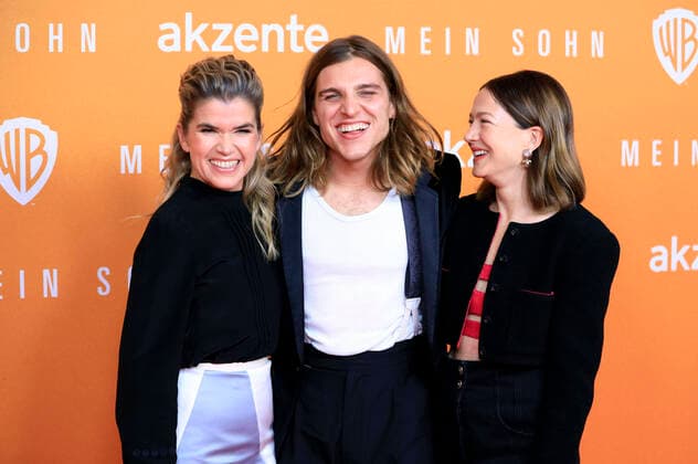 Bilder des Jahres 2021, Entertainment 11 November Entertainment Themen der Woche KW45 Entertainment Bilder des Tages Anke Engelke, Jonas Dassler und Hannah Herzsprung bei der Premiere des Kinofilms Mein Sohn im Kino International. Berlin, 08.11.2021 *** Anke Engelke, Jonas Dassler and Hannah Herzsprung at the premiere of the movie Mein Sohn at Kino International Berlin, 08 11 2021 Foto:xS.xGabschx xFuturexImage