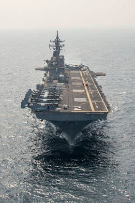 STYLELOCATIONThe U.S. Navy Wasp-class amphibious assault ship USS Essex during routine operations with the 5th Fleet November 9, 2021 in the Gulf of Oman. Gulf of Oman Oman - ZUMAp138 20211109_zaa_p138_003 Copyright: xBrettxMcminoway U.S.xNavyx