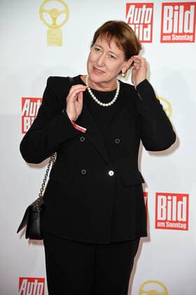 Hildegard Müller (Präsidentin des Verbandes der Automobilindustrie VDA) bei der 45. Verleihung Das Goldene Lenkrad bei Axel Springer SE in Berlin am 09.11.2021