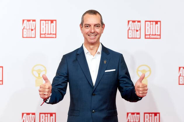 Das Goldene Lenkrad 2021 Frank van Meel (CEO BMW M) auf dem roten Teppich bei der Verleihung des Goldenen Lenkrads im Axel-Springer-Hochhaus in Berlin. Copyright: xEventpressxGolejewskix