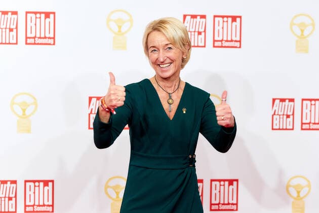 Das Goldene Lenkrad 2021 Rallye-Fahrerin Isolde Holderied auf dem roten Teppich bei der Verleihung des Goldenen Lenkrads im Axel-Springer-Hochhaus in Berlin. Copyright: xEventpressxGolejewskix