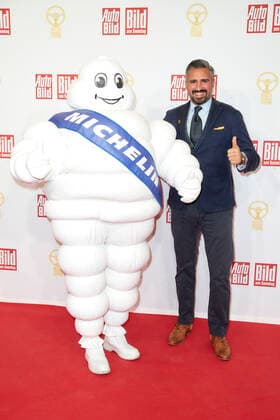 Das Goldene Lenkrad 2021 Anish K. Taneja (President & CEO Michelin Europe North) auf dem roten Teppich bei der Verleihung des Goldenen Lenkrads im Axel-Springer-Hochhaus in Berlin. Copyright: xEventpressxGolejewskix